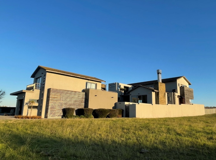 5 Bedroom Property for Sale in Oubaai Western Cape